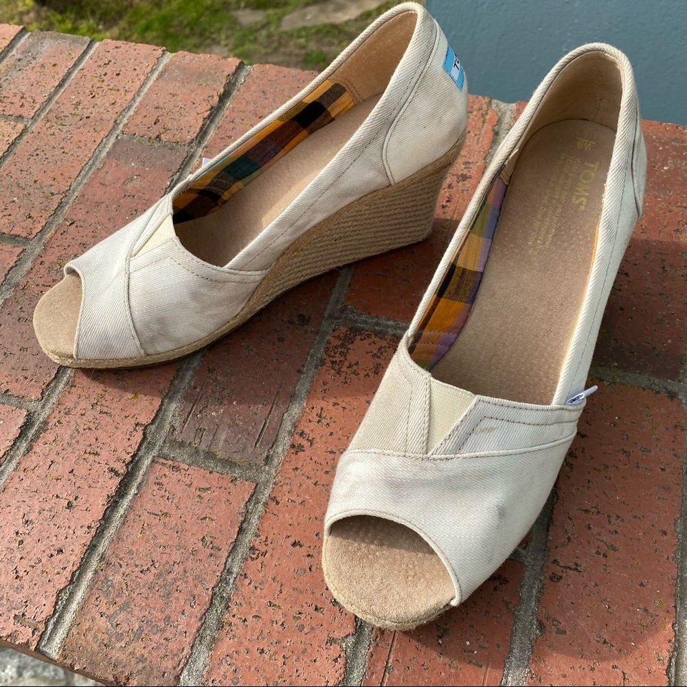 Toms wedges size 9 tie dye pattern